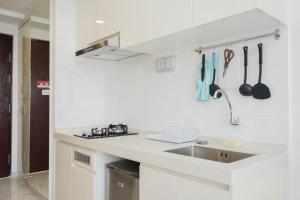 Well Appointed and Homey Studio at Sky House BSD Apartment By Travelio