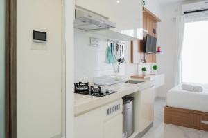 Well Appointed and Homey Studio at Sky House BSD Apartment By Travelio