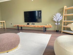 1006 Central 135 sqm close to consulates