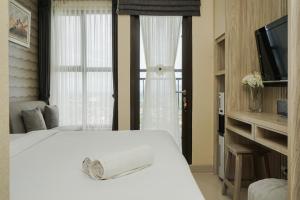 Comfort and Homey Studio at Transpark Bintaro Apartment By Travelio