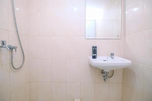 Nice and Comfy Studio at Springlake Summarecon Apartment By Travelio