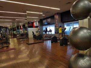 Spacious Studio Apartment Accses to Pakuwon Mall at Tanglin Supermall Mansion By Travelio