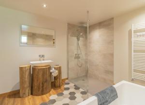 Maisons d'hotes Aux fermes de la Croix, Maison d'hotes, Spa : photos des chambres