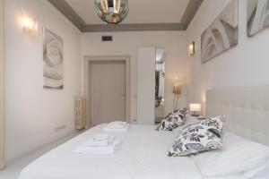 Two-Bedroom Apartment room in White Borgo Apartment