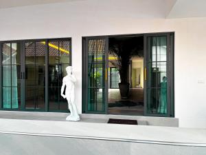 Stylish 3BR Greek Villa AT Jomtien Beach