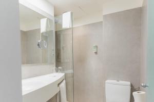 Twin Room with Sea View room in Hotel Cala Galdana & Apartamentos d'Aljandar