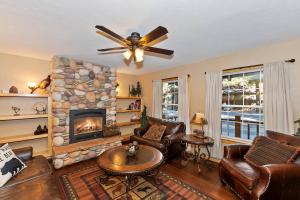 Big 10 Luxury CabinWalk to Snow Summit- HotTub