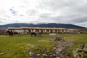 Casitas Granja El Enebral - Castillejo de Mesleón