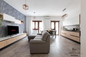GFC Eternal Rome Apartment - 5min to Tiburtina Station MetroB, 2 Bathrooms, Terrace, A-C