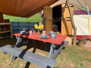 Self Contained Yurt - Beddick