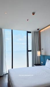 A La Carte Ha Long Oceanview Panoramic 2BR2WC 75m2 Suite with balcony