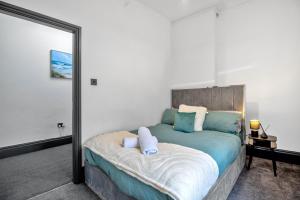 Cozy 2BR Apartment - Free Parking - Equipped Kitchen