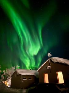 Mehtäherran Maja with a Saana fell view