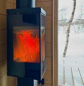 Mehtäherran Maja with a Saana fell view