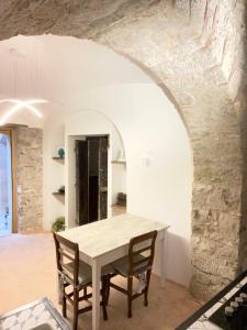 King Room with Roll-In Shower - Disability Access