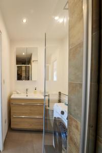 Appartements Saint-Mandrier - Vue Mer, Piscine & Serenite : photos des chambres