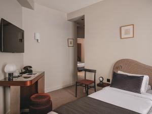 Two Adjacent Rooms room in Hôtel Belloy Saint Germain