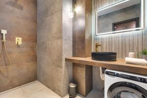 Retro Luxury 1BR Apt