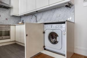 Blueground Maida Vale balcony nr Little Venice LON-507