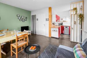 Bright apartment - near the beach