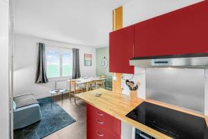 Bright apartment - near the beach