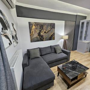 Central 3 Modern Apartment with FREE parking