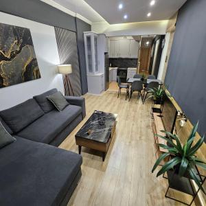 Central 3 Modern Apartment with FREE parking