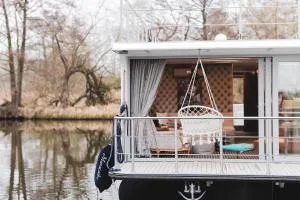 Deine schwimmende Auszeit auf dem Wasser -Festlieger Hausboot Tobago - Langendorf