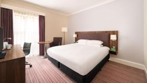 Standard Queen Room - Disability Access room in Holiday Inn Rotherham-Sheffield M1Jct.33 an IHG Hotel