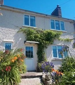Charming Coastal Retreat in Flushing, Cornwall | Cosy Village Home with Parking & Outdoor Space, Near Beach & Falmouth Ferry - 法拉盛