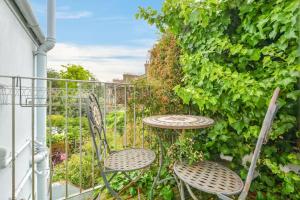 Airy 1850s Coach House with Private Balcony - Pass the Keys