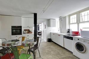 Large Duplex Le Marais