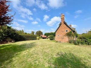 The Old Cottage - Sudbourne, near Orford