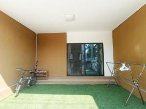 A cozy 3-story townhome near BTS & lovely estuary