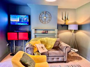 4 Bedroom House- Contractors, Crew, Group, Family