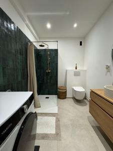 Charming 2P Nice center for 4