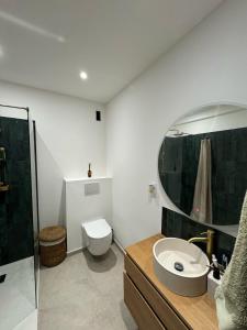 Charming 2P Nice center for 4