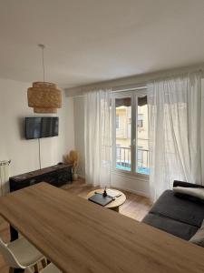 Charming 2P Nice center for 4