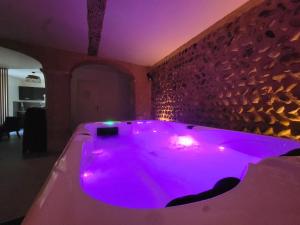 Love Room Valence
