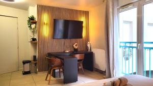 Appartements La Parisienne - Spacieux studio avec parking prive : photos des chambres