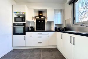 Maisons de vacances Maison cosy renovee - Jardin - 50m des plages : photos des chambres