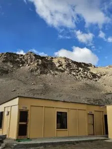 Cottage Snowleopard Tsomoriri - Karzok Gömpa