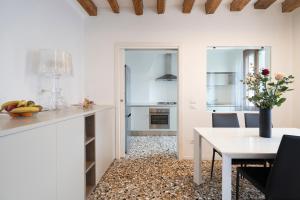 Stupendo Luxury Apartment Canal & Garden View