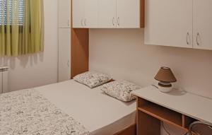 Beautiful Apartment In Zadar With Wifi