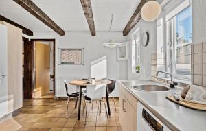 5 Bedroom Nice Home In Blokhus