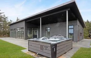 Beach Front Home In Thyholm With Sauna - Humlum