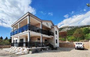 Nice Apartment In Starigrad With Wifi 