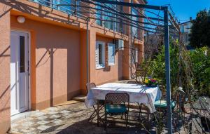 1 Bedroom Cozy Apartment In Kraljevica