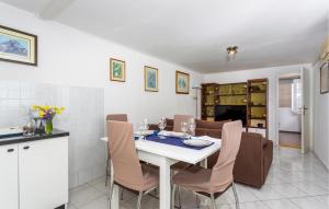 1 Bedroom Cozy Apartment In Kraljevica