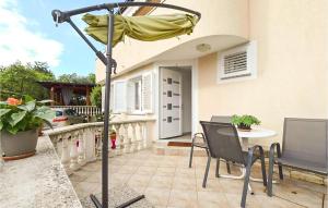 Amazing Apartment In Cizici With Wifi 